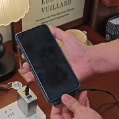 Support intégré : pose ton téléphone, il tient tout seul